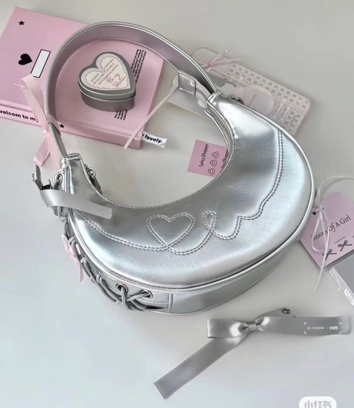 I'm just a girl bag🎀!